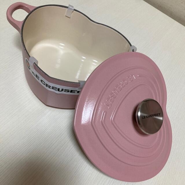 LE CREUSET(ルクルーゼ)のル・クルーゼ　ハート型鍋（sugar pink） インテリア/住まい/日用品のキッチン/食器(鍋/フライパン)の商品写真