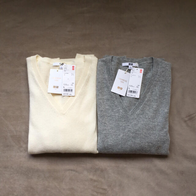 UNIQLO(ユニクロ)のUNIQLO カシミヤＶネックセーター（長袖）/ Lサイズ2枚組 レディースのトップス(ニット/セーター)の商品写真