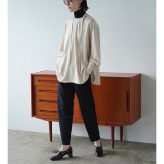 クラネ(CLANE)のCLANE  WOOL LINE TUCK PANTS(クロップドパンツ)