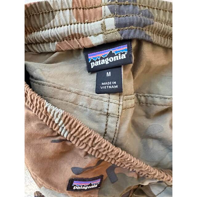 patagonia(パタゴニア)の美品　patagonia バギーズパンツ　カモ　Mサイズ メンズのパンツ(その他)の商品写真