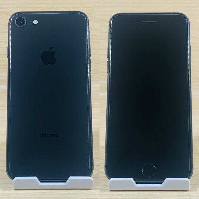 Apple(アップル)のﾊﾞｯﾃﾘｰ容量100％ iPhone8 64GB SIMフリーP92 スマホ/家電/カメラのスマートフォン/携帯電話(スマートフォン本体)の商品写真