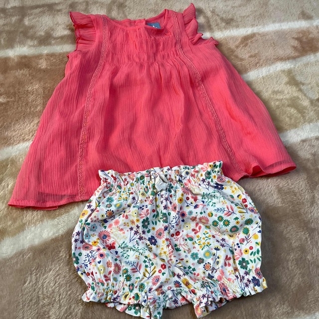 babyGAP(ベビーギャップ)の11 baby GAP チュニック&ブルマ+13ワンピ キッズ/ベビー/マタニティのベビー服(~85cm)(Ｔシャツ)の商品写真