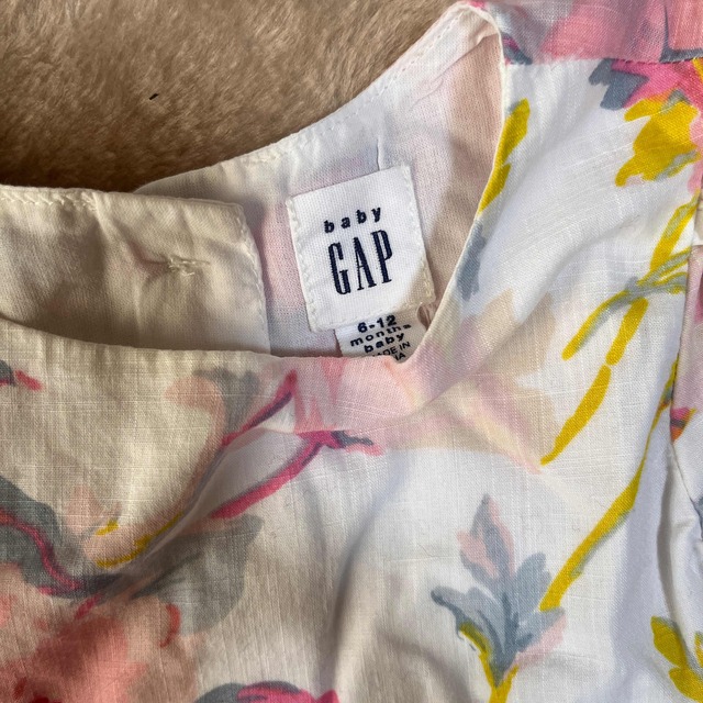 babyGAP(ベビーギャップ)の12 同梱200円引き！baby GAP ピンク　花柄　半袖　ワンピース　70 キッズ/ベビー/マタニティのベビー服(~85cm)(ワンピース)の商品写真