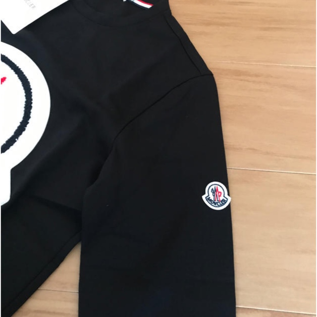 MONCLER(モンクレール)のMONCLER 刺繍ロゴトレーナー レディースのトップス(トレーナー/スウェット)の商品写真