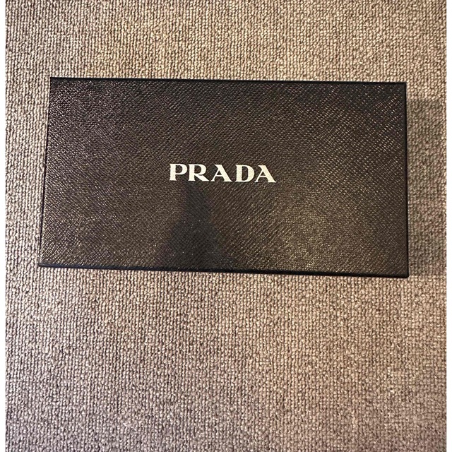 PRADA(プラダ)のPRADA 空箱 インテリア/住まい/日用品のオフィス用品(ラッピング/包装)の商品写真