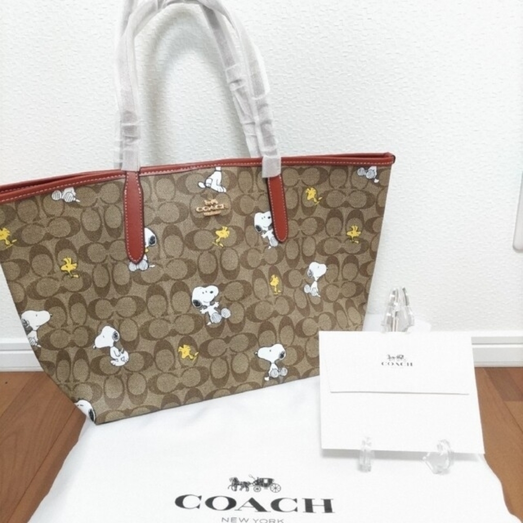 COACH(コーチ)のCOACH コーチ スヌーピー トートバッグ ウッドストック ブラウン 新作 レディースのバッグ(トートバッグ)の商品写真