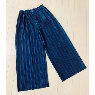 プリーツプリーズイッセイミヤケ(PLEATS PLEASE ISSEY MIYAKE)の【美品】プリーツプリーズ　ブラック×ブルー　おしゃれなデザイン　ストレートパンツ(カジュアルパンツ)