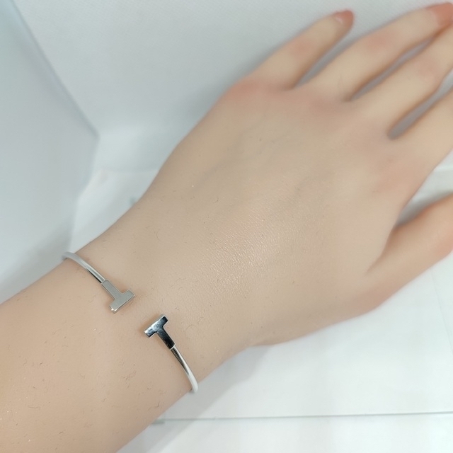 Tiffany & Co.(ティファニー)のTiffany ティファニー Tワイヤー ブレスレット バングル ジュウル レディースのアクセサリー(ブレスレット/バングル)の商品写真