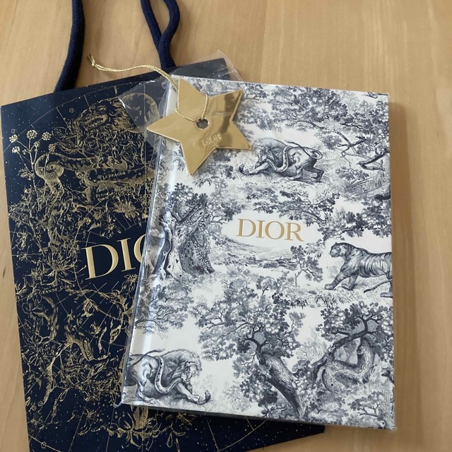 Dior - Dior 2022ノベルティ 手帳・星形チャーム ※ショッパー付きの通販 by OKAYU｜ディオールならラクマ