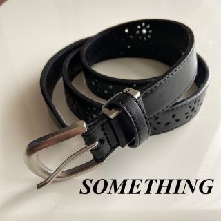 サムシング(SOMETHING)の美品　SOMETHING サムシング　花柄パンチングベルト(ベルト)