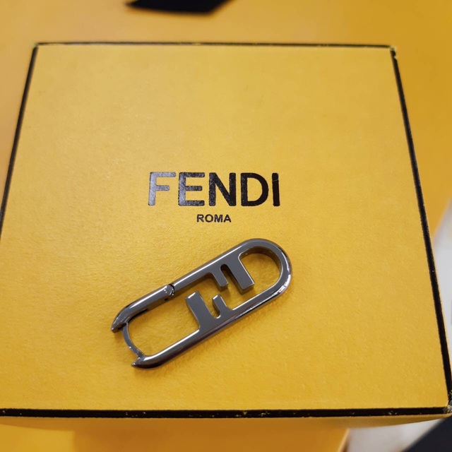 FENDI オーロック　片耳ピアス数年前にハワイにて購入