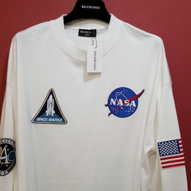 Balenciaga(バレンシアガ)の【新品】BALENCIAGA×NASA 希少　ビッグサイズ　ワッペン長袖Tシャツ メンズのトップス(Tシャツ/カットソー(七分/長袖))の商品写真