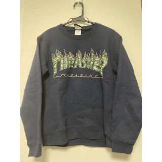 スラッシャー(THRASHER)のTHRASHERトレーナーS(ネイビー、緑ロゴ)(スウェット)