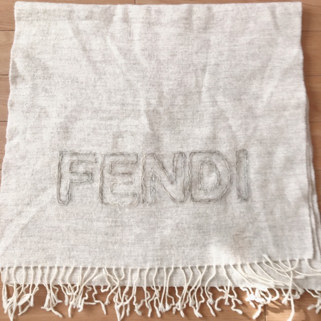 FENDI(フェンディ)のFENDI フェンディ　ロゴ　ウール　アンゴラ　ベージュ　マフラー　男女兼用 レディースのファッション小物(マフラー/ショール)の商品写真