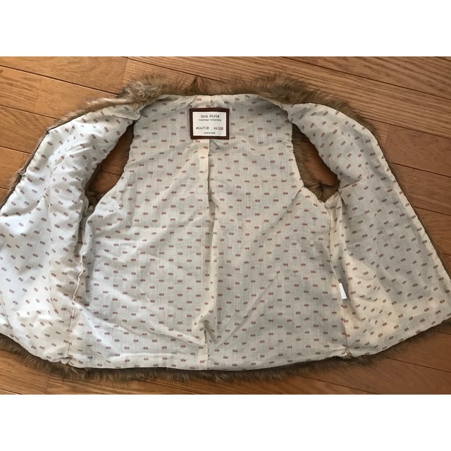 ZARA(ザラ)のZARAファーベスト　128サイズ キッズ/ベビー/マタニティのキッズ服女の子用(90cm~)(ジャケット/上着)の商品写真