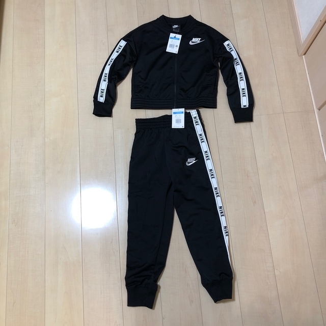 NIKE(ナイキ)の新品未使用NIKEジャージ150(M)girl黒CV9657-010 キッズ/ベビー/マタニティのキッズ服女の子用(90cm~)(その他)の商品写真