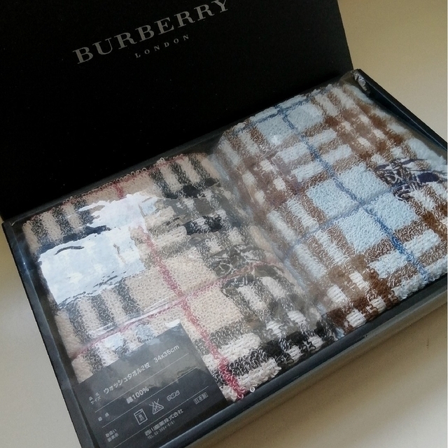 BURBERRY(バーバリー)の♪【新品未使用】BURBERRY ウォッシュタオル２枚セット♪ インテリア/住まい/日用品の日用品/生活雑貨/旅行(タオル/バス用品)の商品写真