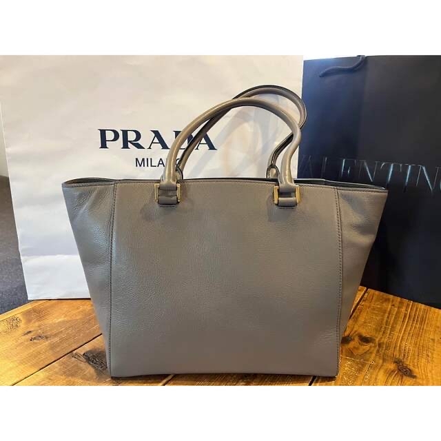 PRADA(プラダ)の★PRADA★プラダ★グレースカーフ★未使用★ レディースのバッグ(ハンドバッグ)の商品写真