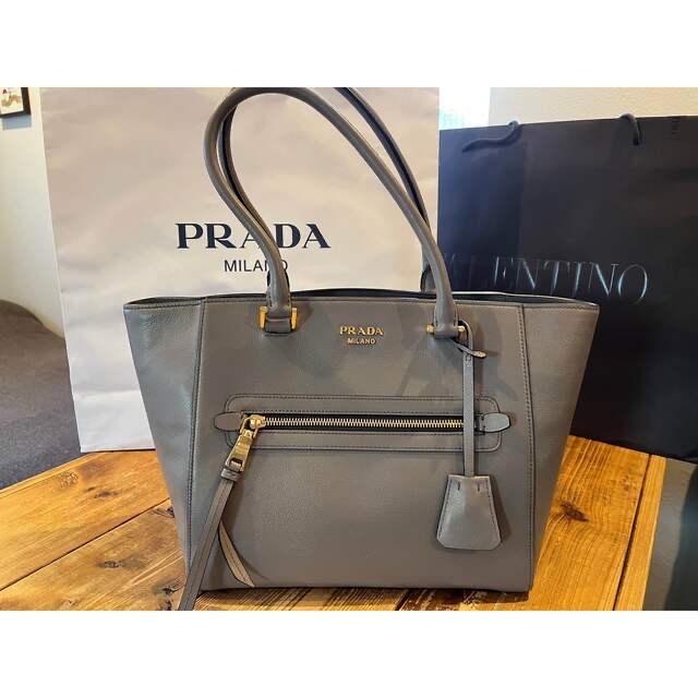 PRADA(プラダ)の★PRADA★プラダ★グレースカーフ★未使用★ レディースのバッグ(ハンドバッグ)の商品写真