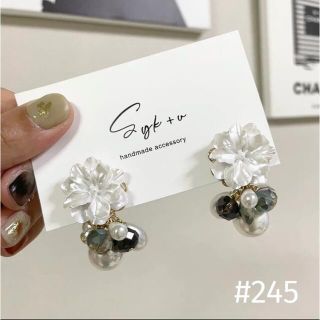 フラワー×ビジュー×パールピアス　イヤリング(ピアス)