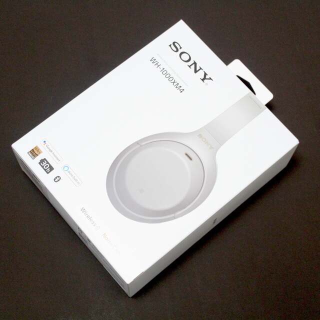 SONY(ソニー)の超美品　ワイヤレスヘッド本 WH-1000XM4 プラチナシルバー  スマホ/家電/カメラのオーディオ機器(ヘッドフォン/イヤフォン)の商品写真