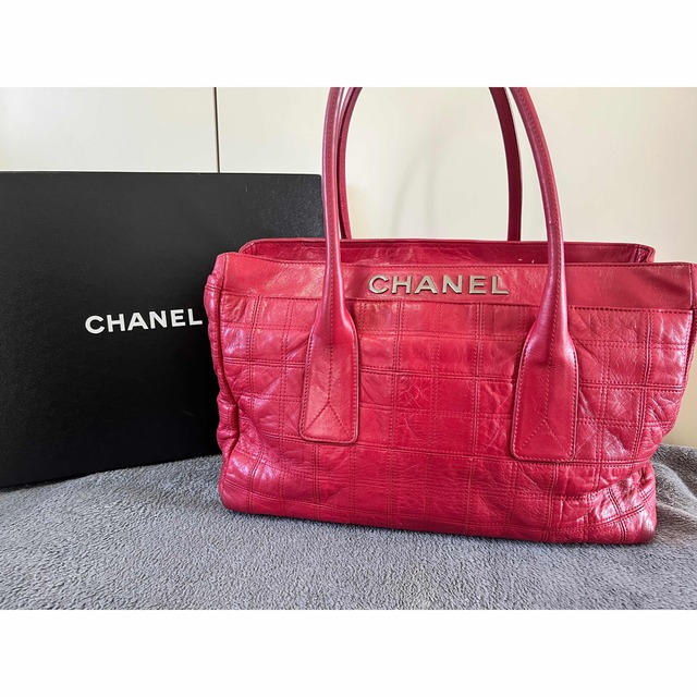 CHANEL(シャネル)のCHANELシャネル　チョコバーロゴショルダー　バッグ レディースのバッグ(ショルダーバッグ)の商品写真