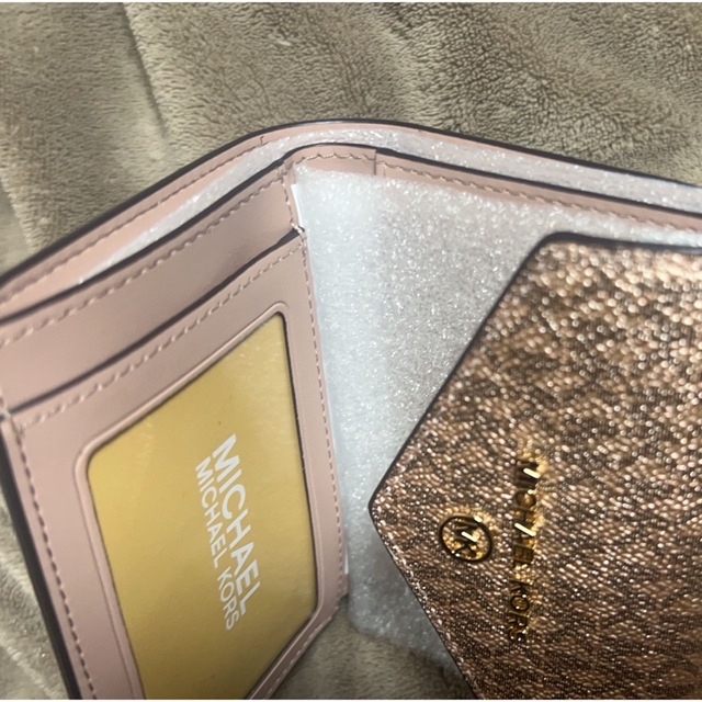 Michael Kors(マイケルコース)の【新品】マイケルコースMICHAEL KORS 三つ折り財布　 メンズのファッション小物(折り財布)の商品写真