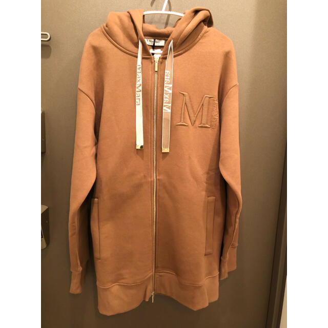 Max Mara(マックスマーラ)のMaxmara ジップアップ　キャメル　今季新品未使用 レディースのトップス(パーカー)の商品写真