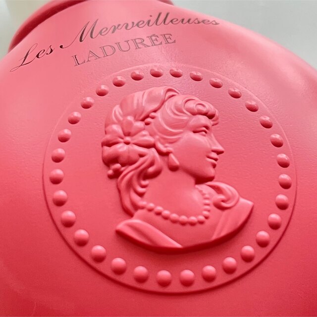 Les Merveilleuses LADUREE(レメルヴェイユーズラデュレ)の秋冬 ボディーローション ブラックベリー レメルヴェイユーズラデュレ コスメ  コスメ/美容のボディケア(ボディローション/ミルク)の商品写真