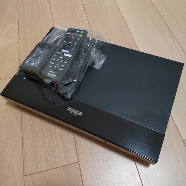 SONY(ソニー)の【美品】SONY（ソニー）DVDプレーヤー UBP-X700 2019年製 スマホ/家電/カメラのテレビ/映像機器(DVDプレーヤー)の商品写真