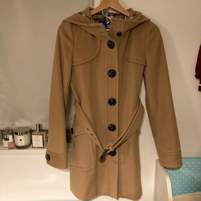 BURBERRY BLUE LABEL(バーバリーブルーレーベル)の値下げ！バーバリーBurberry コート　キャメル レディースのジャケット/アウター(トレンチコート)の商品写真