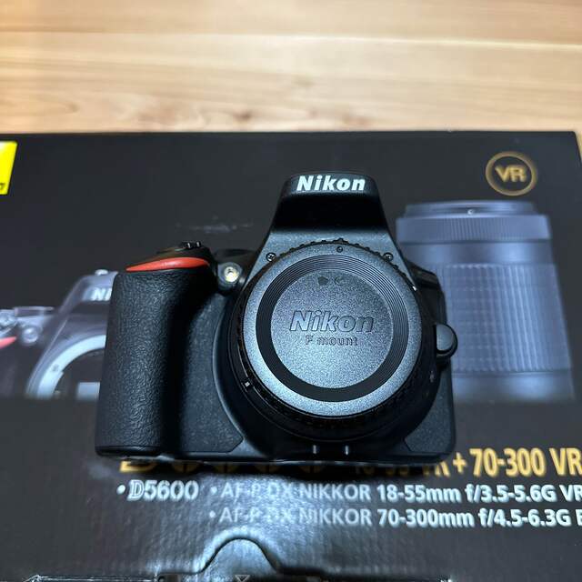 極美品　Nikon デジタル一眼レフカメラ D5600 ダブルズームキット