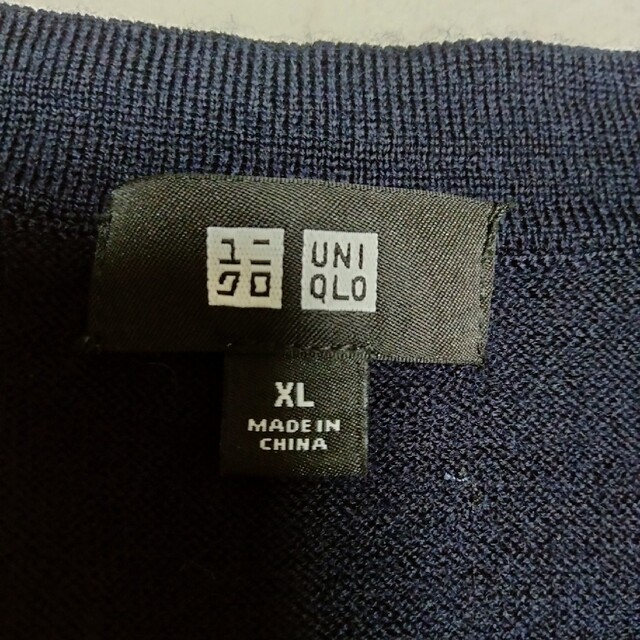 UNIQLO(ユニクロ)の美品　ユニクロ　濃紺　Ｖネックカーディガン　XL メンズのトップス(カーディガン)の商品写真