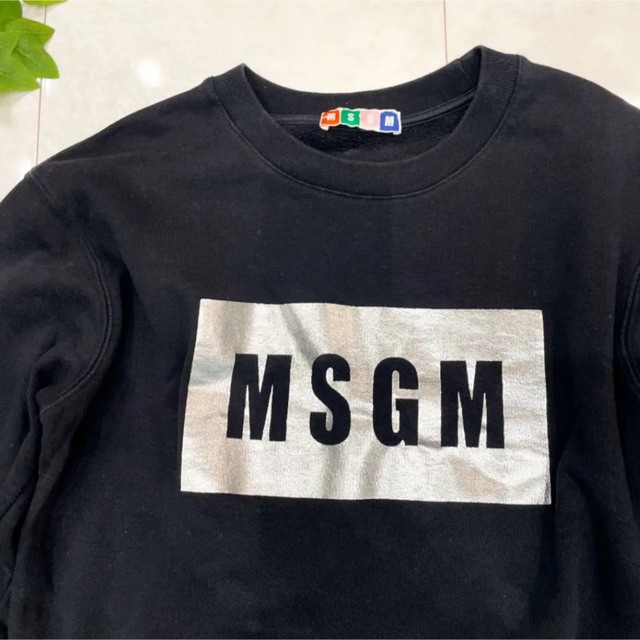 MSGM(エムエスジイエム)のMSGM トレーナー 長袖 ロゴ ブラック シルバー Sサイズ レディースのトップス(トレーナー/スウェット)の商品写真