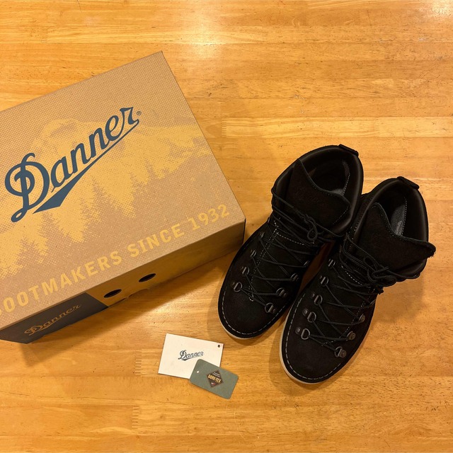 Danner(ダナー)のDANNER ブーツ　ダナーマウンテンライト　ブラックスエード メンズの靴/シューズ(ブーツ)の商品写真