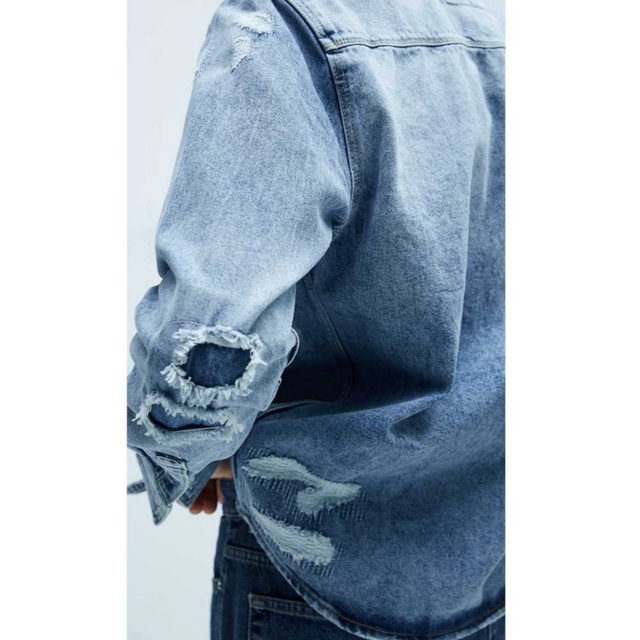 ZARA(ザラ)のZARA ダメージデニムシャツ メンズのトップス(シャツ)の商品写真