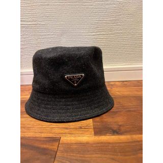 プラダ(PRADA)のプラダ　PRADA  三角ロゴプレート　ウール　ローデン　バケットハット　黒(ハット)