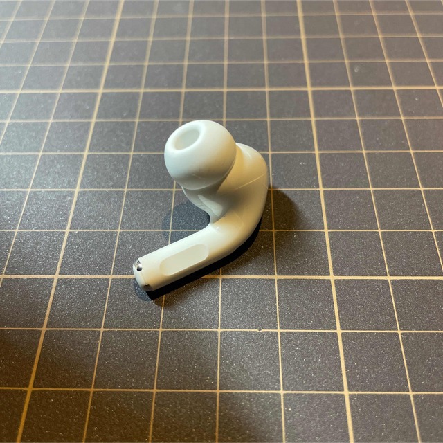 Apple(アップル)の『返品交換可』 AirPods Pro 第1世代 左耳L スマホ/家電/カメラのオーディオ機器(ヘッドフォン/イヤフォン)の商品写真