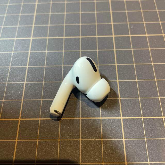 Apple(アップル)の『返品交換可』 AirPods Pro 第1世代 左耳L スマホ/家電/カメラのオーディオ機器(ヘッドフォン/イヤフォン)の商品写真