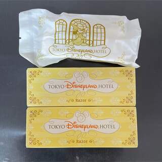 ディズニー(Disney)のディズニーホテル　ひげ剃り2つ＆櫛　セット(旅行用品)