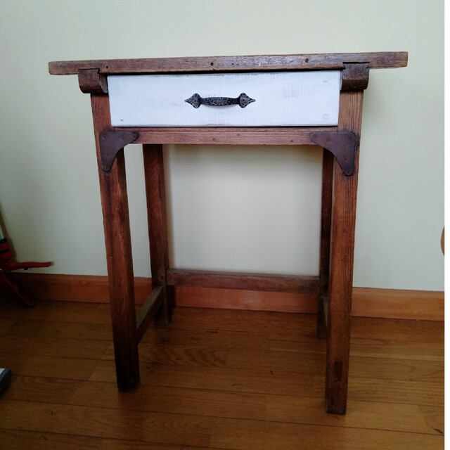 昔の学校の木製机