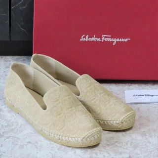 フェラガモ(Ferragamo)の新品フェラガモオペラシューズレザーエスパドリーユフラットサンダルdiorヴィトン(スリッポン/モカシン)