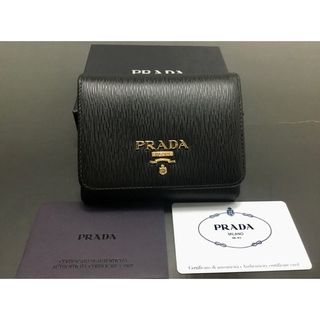 PRADA 折り畳み財布