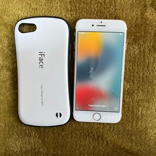 アイフォーン(iPhone)のiPhone7本体　32G おまけアイフェイスケース付き(スマートフォン本体)