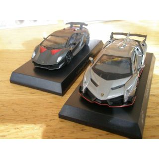 ランボルギーニ(Lamborghini)の1/64スケール　京商製　ランボルギーニ・ヴェネーノ＆セストエレメント(ミニカー)