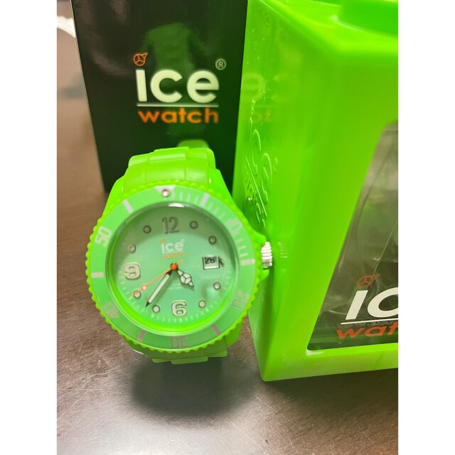 ice watch(アイスウォッチ)のice watch  グリーン　ルイージカラー　USJに レディースのファッション小物(腕時計)の商品写真