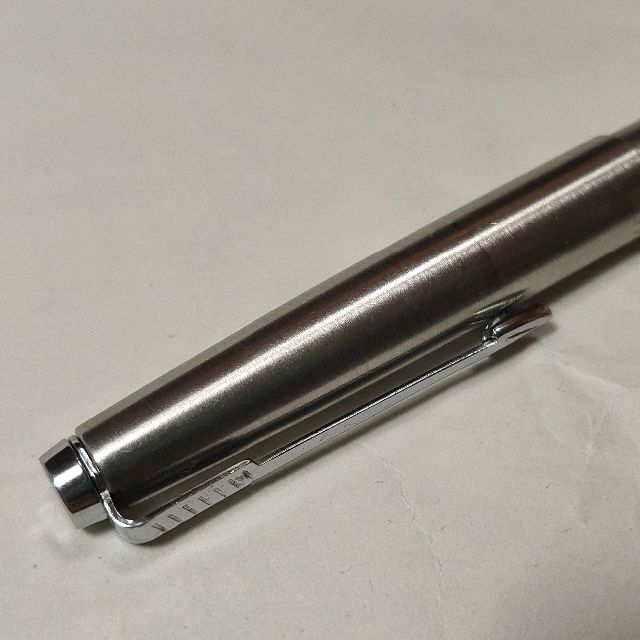 Parker(パーカー)のパーカー ボールペン シルバー MADE IN USA 2B131 インテリア/住まい/日用品の文房具(ペン/マーカー)の商品写真