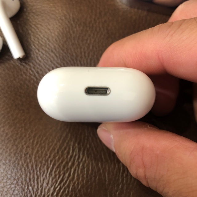 Apple(アップル)のゴリラ様専用　エアポッズ　AirPods アップル 第二世代　美品！ケース付き！ スマホ/家電/カメラのオーディオ機器(ヘッドフォン/イヤフォン)の商品写真