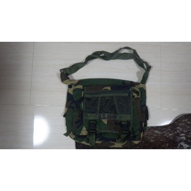 リメイク アーミーバッグ 迷彩 カモフラ USA アメリカ軍 army 米軍 メンズのバッグ(ショルダーバッグ)の商品写真
