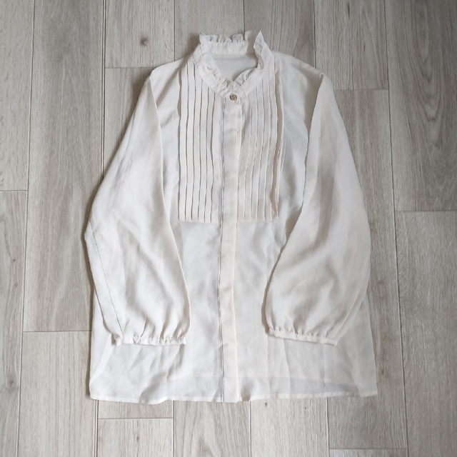 スタンドカラー ピンタックブラウス♫とろみシャツ　オフホワイト レディースのトップス(シャツ/ブラウス(長袖/七分))の商品写真